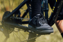 Cargar imagen en el visor de la galería, ION MTB Flat Pedal Shoes Scrub Amp 2024