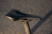 Load image into Gallery viewer, action_shot