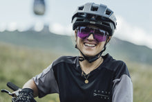 Cargar imagen en el visor de la galería, ION MTB Jersey Scrub Amp Short Sleeve BAT Women 2023