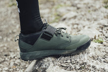 Cargar imagen en el visor de la galería, ION MTB Clipless Shoes Rascal Amp 2024