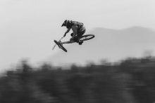 Carica l'immagine nel visualizzatore di Gallery, action_shot