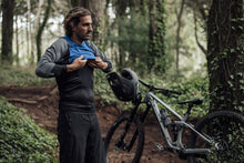 Lade das Bild in den Galerie-Viewer, MTB Protektorenweste Scrub Amp