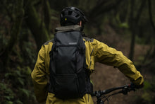 Carica l'immagine nel visualizzatore di Gallery, Zaino MTB Scrub 14
