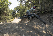 Carica l'immagine nel visualizzatore di Gallery, Pantaloncini MTB Scrub Amp BAT Uomo