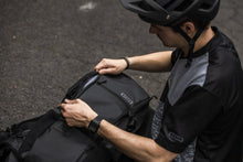 Carica l'immagine nel visualizzatore di Gallery, Zaino MTB Scrub 14