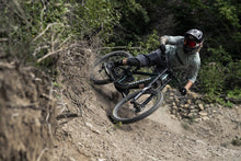 Cargar imagen en el visor de la galería, ION MTB Gloves Scrub Amp 2024