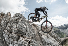 Lade das Bild in den Galerie-Viewer, Damen MTB Shorts Scrub Amp BAT