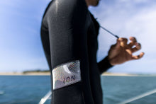 Cargar imagen en el visor de la galería, ION Men Wetsuit Seek Core 2/2 Shorty Longsleeve Front Zip 2023