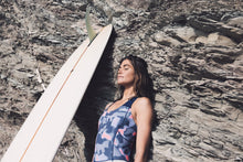 Lade das Bild in den Galerie-Viewer, Damen Neoprenanzug Amaze Shorty Crossback 1.5