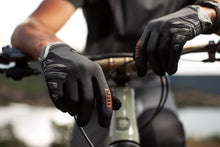 Charger l'image dans la galerie, ION Gloves Scrub AMP 2021
