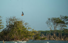 Carica l'immagine nel visualizzatore di Gallery, action_shot