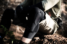 Cargar imagen en el visor de la galería, ION MTB Knee Pads Arcon LT 2024