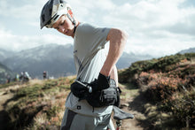 Cargar imagen en el visor de la galería, ION MTB Hipbag Plus Traze 3 2024