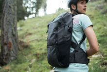 Carica l'immagine nel visualizzatore di Gallery, Zaino MTB Scrub 14