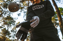 Carica l'immagine nel visualizzatore di Gallery, Guanti MTB ION Logo