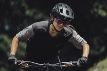 Cargar imagen en el visor de la galería, ION MTB Jersey Scrub Amp Short Sleeve BAT Women 2023