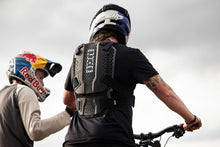 Carica l'immagine nel visualizzatore di Gallery, action_shot