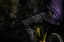Cargar imagen en el visor de la galería, ION MTB Pants Scrub Amp BAT Unisex 2023
