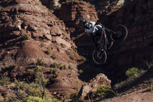 Lade das Bild in den Galerie-Viewer, MTB Knieschoner K-Pact Zip