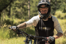 Carica l'immagine nel visualizzatore di Gallery, Guanti MTB Scrub