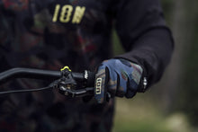 Carica l'immagine nel visualizzatore di Gallery, Guanti MTB Scrub