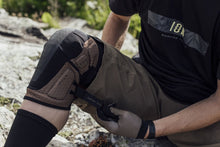 Carica l'immagine nel visualizzatore di Gallery, Ginocchiere MTB K-Lite